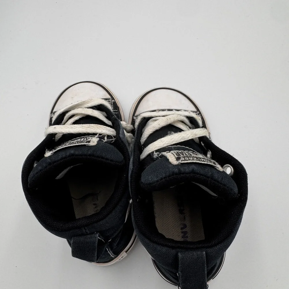 Converse Toddler Boy Girl Size 7 Black and White Kids High Tops Sneakers Shoes